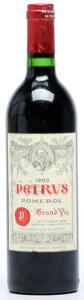 1 bt. Château Petrus, Pomerol 1983 A hfin.