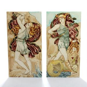Charles Henry Temple Perseus dræber Medusa og Andromeda lænket til klippen. Sign. C.H.T. Et par fliser af fajance. 41 x 21. England, ca. 1900. 2