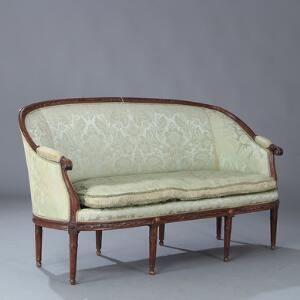 Dansk Louis XVI sofa af mørkfarvet bøgetræ, corbeilleformet. 18. årh.s slutning. Senere betræk. L. 183 cm.