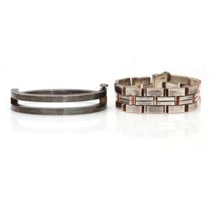 To armbånd af sølv. Diam. 6,3 cm. L. 19 cm. Vægt ialt 146 gr. 2