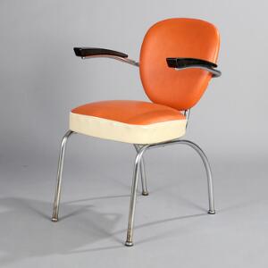 Tysk designer Armstol med stel af forkromede stålrør, sæde og ryg betrukket med orangebeige skai. Antagelig Drabert, Minden. 1950erne.