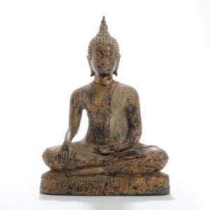 Thailandsk Buddha af forgyldt bronze. 19.-20. årh. H. 24,5.