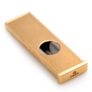 P. Hertz Cigarklipper af 14 kt. guld med tilhørende læderetui. L. ca. 5 cm. B. ca. 1,5 cm. Vægt. 14 g.