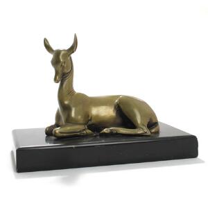Irénée Rochard Liggende hjort. Sign. Rochard. Stemplet Bronze. Made in France. Figur af patineret bronze, på base af sort marmor. H. 13,5.
