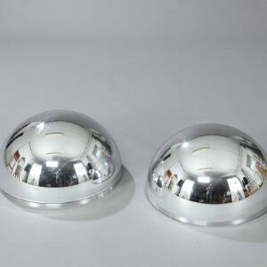 Verner Panton Spionlampe. Et par stålfarvede vægloftsbelysning med spejleffekt i form af plexiglas. Udført hos Verpan. Diam. 50. 2