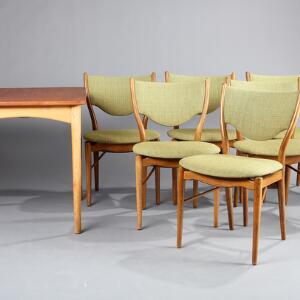 Finn Juhl Seks stole af bøg. Samt udtræksbord af teak og bøg med to tillægsplader. Udført hos Bovirke. H. 74. L. 131228. B. 85. 9