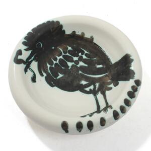 Pablo Picasso Bird with worm. Skål af delvis hvidglaseret keramik dekoreret med fugl. Betegnet Edition Picasso. H. 4. Diam. 16.