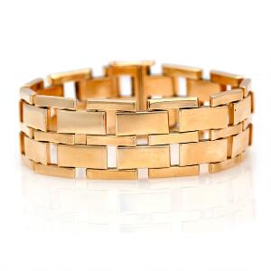 Armbånd af 14 kt. guld. L. ca. 19 cm. B. ca. 22 mm. Vægt. 46,5 gr.
