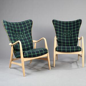 Arne Vodder, tilskrevet Et par lænestole med stel af bøg, ryg og sæde betrukket med dybthæftet ternet uld. Antagelig udført hos Bovirke. 2