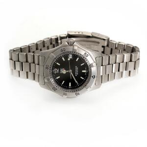 TAG Heuer Herrearmbåndsur af stål. Model 2000. Quartz med dato. 1990erne.