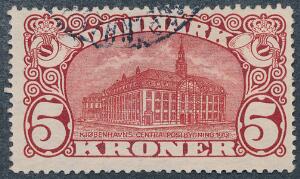 1915. 5 kr. Posthus, brunrød. Vm.IV. Variant TO HVIDE PLETTER I VENSTRE SNONING. AFA 2800
