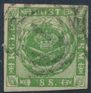 1858. 8 sk. grøn. variant DOBBELTPRÆG AF NEDRE VENSTRE MERKURSTAV. AFA 1800