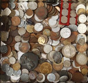 Samling af diverse danske og udenlandske mønter og medailler med lidt sølv iblandt, Rusland, Sibirien, 5 kopek 1772 samt spillemærke ES 711 og 712