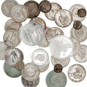 Erindringsmønter 1888-1972 komplet nogle pudsede samt 7 dubletter een med monteringsspor 10 kr 1986 Ag diverse sølvmønter etc. 31