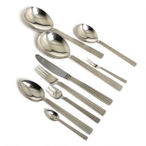 Sigvard Bernadotte Bernadotte. Bestik af sterlingsølv, bestående af 46 dele. Georg Jensen efter 1945. 46