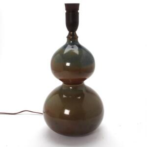 Axel Salto Gourdformet bordlampe af stentøj, dekoreret med blåmuslingeglasur med overvejende brune elementer. H. 37.