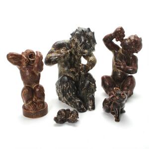 Knud Kyhn Fem figurer af stentøj modelleret i form af fauner, abe, bjørn samt gris. 5
