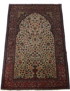 Keshan tæppe, Persien. Design med niche på lys bund. Ca. 1940. 210 x 132.