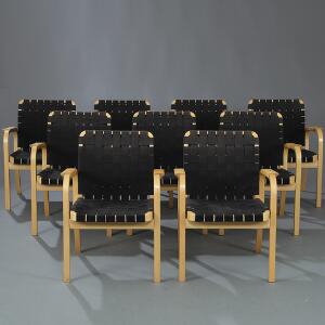 Alvar Aalto Sæt på ni armstole med formspændt stel af birk. Sæde samt ryg udspændt med sort gjord. Model 45. Formgivet 1947. 9