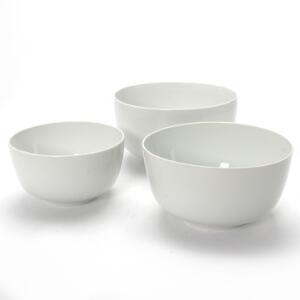Henning Koppel Koppel hvid. Sæt på tre skåle, porcelæn, dekoreret med hvid glasur. H. 10. - 13. Diam. 18. - 23 cm. 3