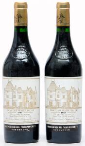 2 bts. Château Haut Brion, Pessac-Léognan. 1. Cru Classé 1989 A hfin.