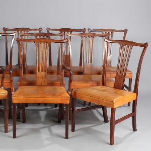 Dansk snedkermester To armstole og otte stole, af Rio-palisander, sæder med cognacfarvet patineret skind. 1930-1950erne. 10