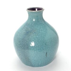 Ebbe Sadolin Vase af stentøj, modelleret med smal munding. Dekoreret med lyseblå krakeléglasur med violette elementer. H. 35.