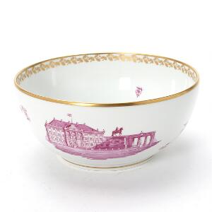 Dronninge-Bowlen. Bowle af porcelæn, dekoreret med guld og purpur. Nr. 15056.  Royal Copenhagen. 10822000. Diam. 24 cm.