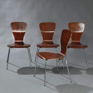 Tapio Wirkkala Et sæt på fire stole opsat på ben af forkromet stål. Formbøjet sæde og ryg af lamineret teak. Udført hos Asko Oy. 4