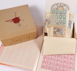 Island. Parti i lille kasse med diverse mærker i pergamynskuvetrer, æske samt nogle ark.