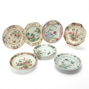 Samling af kinesisk porcelæn - famille verte og famille rose. Kina 1662-1795. Diam. 21-22 cm. 7