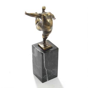 Fernando Botero, efter Dansende figur. Betegnet Milo. Figur af bronze på stand af sort marmor. H. 21.