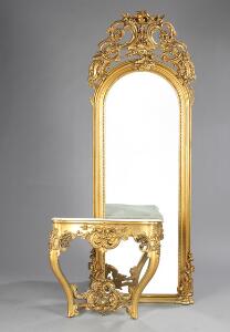 Nyrococo spejl og konsol i ramme af forgyldt og rigt udskåret træ og gesso, konsol med plade af marmor. 19. årh. 2