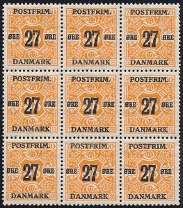 1918. 2738 øre, orange. Postfrisk 9-blok med variant Brud under R. Perfekt centreret pragtobjekt