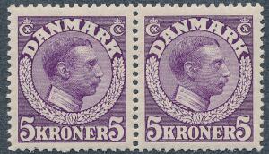 1918. Chr. X, 5 kr. Rødviolet. Perfekt centreret postfriskt parstykke. AFA 3000