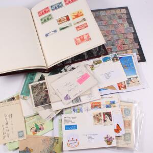 Japan, Kina. Kasse med album, plancher og nogle breve.