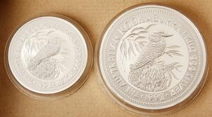 Australien, 30 Dollars 1993 Kookaburra, 1 kilo .999 Ag 10 Dollars 1993 Kookaburra, 10 oz .999 Ag. Begge i åbne kapsler. 2
