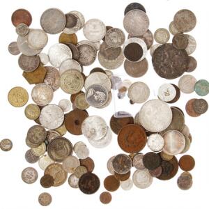 Samling mønter fra Australien, Chile, England, Holland, Indien, Palestina, Sydafrika, Ungarn, USA, Vatikanet og Venezuela med flere, i alt 142 stk.