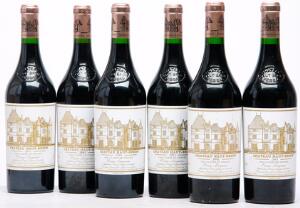 6 bts. Château Haut Brion, Pessac-Léognan. 1. Cru Classé 2001 A hfin.