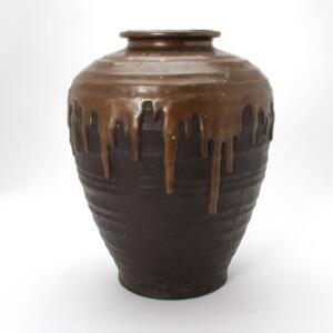 Stor japansk vase af bronze illuderende keramik med løbeglasur. Sign. Taisho, 20. årh. H. 37 cm.