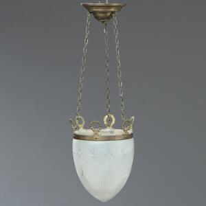 Ampel af frosted glas, slebet med stjerner og riller, ophæng af messing. Empire form, 19. årh. H. 68. Diam. 24.