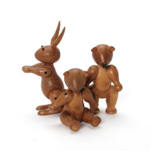 Kay Bojesen To bjørne og en kanin. Tre figurer af patineret egetræ og ahorn. Kaninen stemplet Kay Bojesen Denmark, Copyright. H. 12,5-16,5. 3