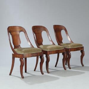 Sæt på tre svenske senempire stole af mahogni. Ca. 1830. 3