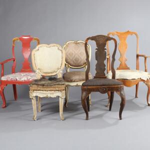 Fem Barok, Rococo og Transition stole, af delvis bemalet og forgyldt træ, rigt prydet med musling, bladværk og ornamentik. 18. årh. 5