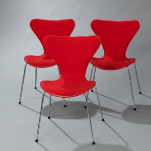 Arne Jacobsen Syveren. Sæt på tre spisestole med stel af forkromet stål, sæde og ryg af formbøjet, lamineret bøg. 3
