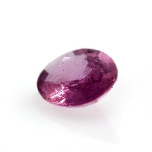 Uindfattet facetslebet pink safir på ca. 1.01 ct.