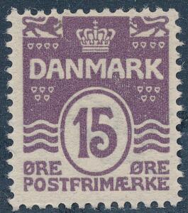1905. Bølgel. 15 øre, brunlilla. Variant Venstre P og Ø afhøvlet. Postfrisk