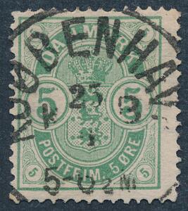 1882. 5 øre, grøn. Små tal. PRAGT-mærke med retvendt stempel KJØBENHAVN.