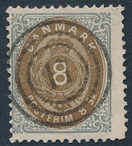 1870. 8 sk. gråbrun. Nydeligt mærke med flot og rent nr.stempel 17 Fredericia.