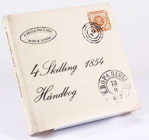 Litteratur. 4 Skilling 1854. Af Poulsen og Lundh 1974. 254 sider. Dette eksemplar er nr. 366 af i alt 1000 nummererede eksemplarer. Let forstærket i ryggen.